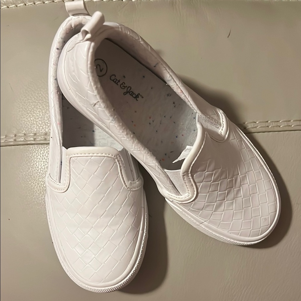 Cat & Jack Kids White Slip-On Shoes Size 2 - Picture 11 of 12